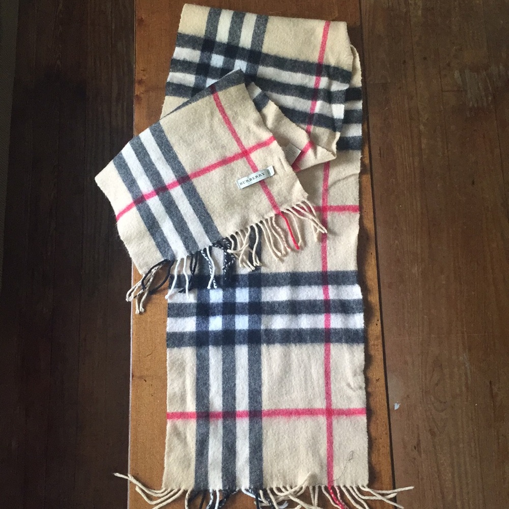 Burberry scarf NWOT authentic made in Scotland